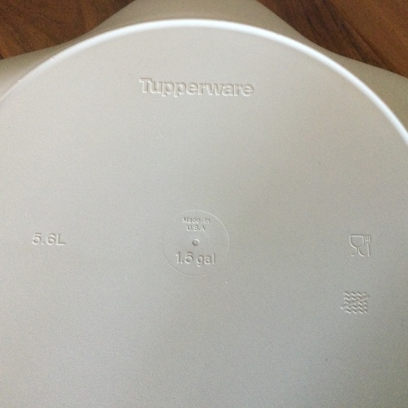 Large Tupperware Chip and Dip / Salad Relish Bowl - Picture 3 of 6